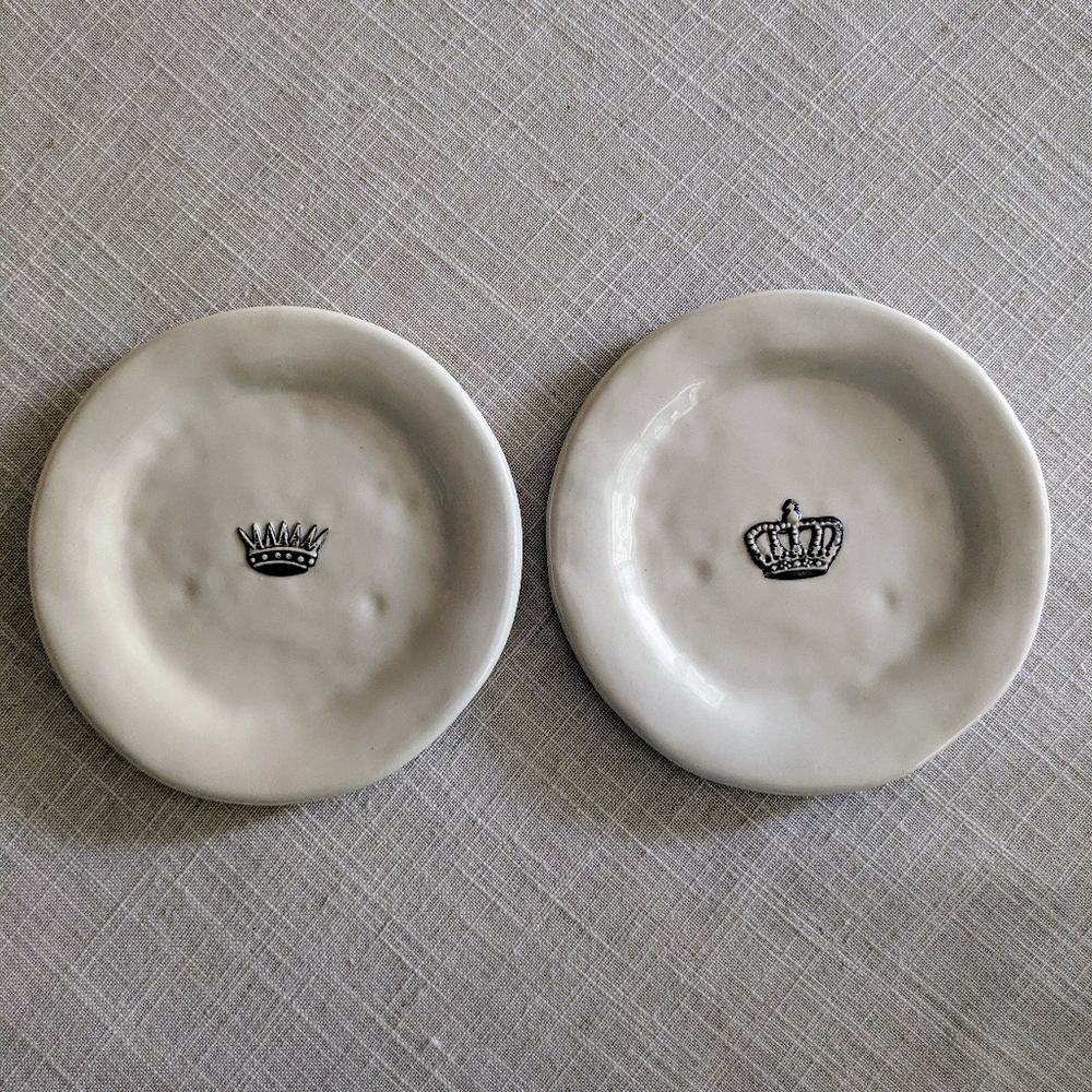 Set of 2 Vintage Rae Dunn Magenta Dimple Crown Plates